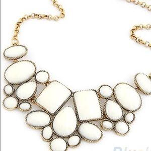 ☀️2 for $20 Cream & Gold Statement Necklace